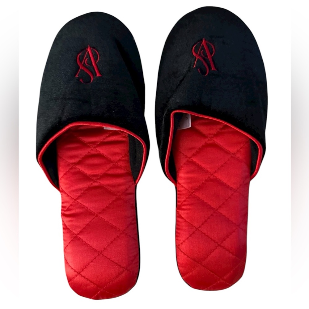 Victoria’s Secret Classic Black Red Faux Suede Accent Slippers Size M/ US 7